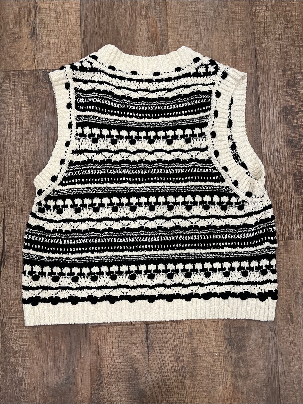 Anthropologie Pilcro Black & Cream Knit Patterned Sweater Vest Large NWT - Picture 3 of 4